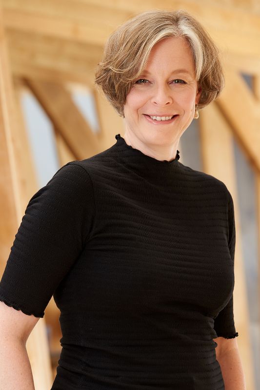 Jacqueline Grollimund<br/>Projektmonitoring & -controlling | Koordination Programm Education Pioneers, seit 2003